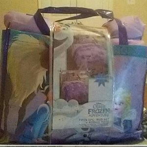Disney-Olaf's Frozen Adventure Twin Bed Set